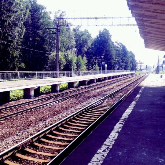 станция зеленый бор. зеленое платформа. станция зеленый бор ярославского направления. Green platform. станция зеленый бор ярославского направления.