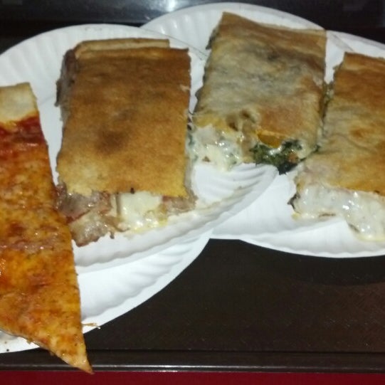 รูปภาพถ่ายที่ Posa Posa Restaurant &amp; Pizzeria โดย Angie R. เมื่อ 9/14/2013