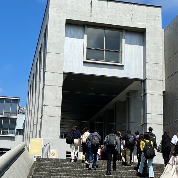 Photo taken at Keio University Shonan Fujisawa Campus by 🍒 こーちゃん 🍒 on 5/23/2022