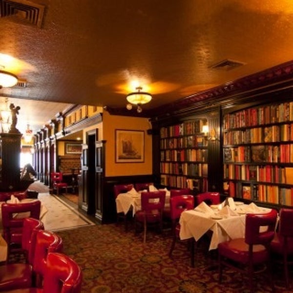 Foto scattata a Hurley&#39;s Saloon da NYCRestaurant .. il 6/2/2013