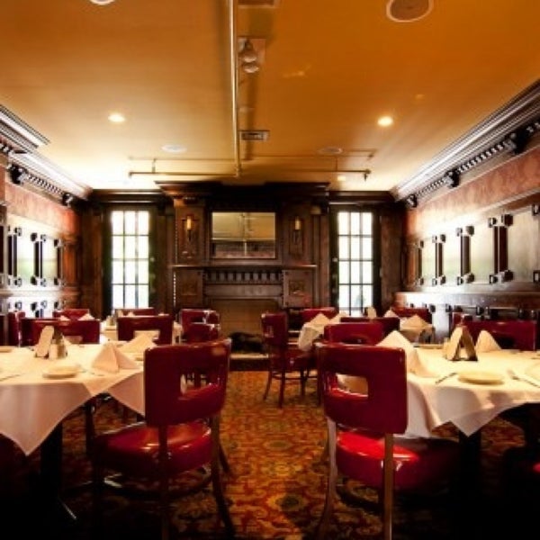 6/2/2013にNYCRestaurant ..がHurley&#39;s Saloonで撮った写真