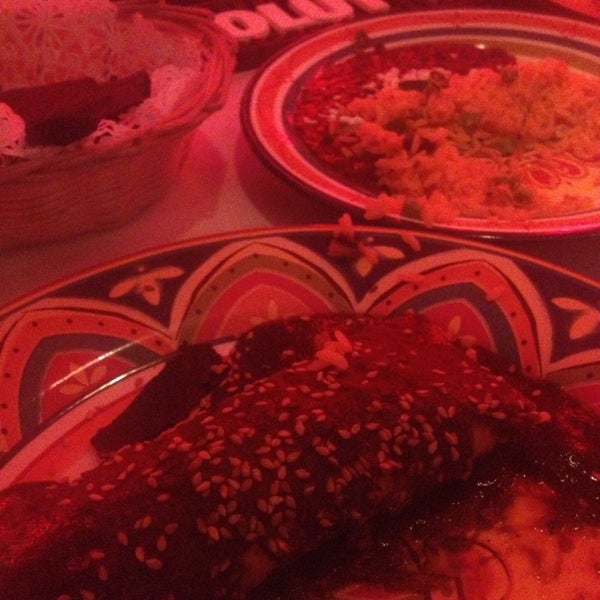 รูปภาพถ่ายที่ Sombrero โดย NYCRestaurant .. เมื่อ 4/10/2013