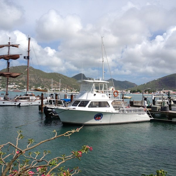 5/16/2013 tarihinde Mike P.ziyaretçi tarafından Robinson Speed Boat Charters &amp; Cruise Excursions Sint Maarten'de çekilen fotoğraf