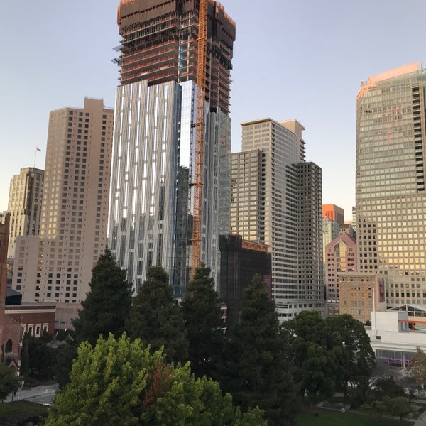 Foto tirada no(a) City View at Metreon por Jesse L. em 10/3/2019