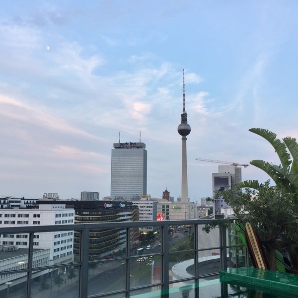Photo taken at Rooftop Soho House by Andreas B. on 7/22/2018