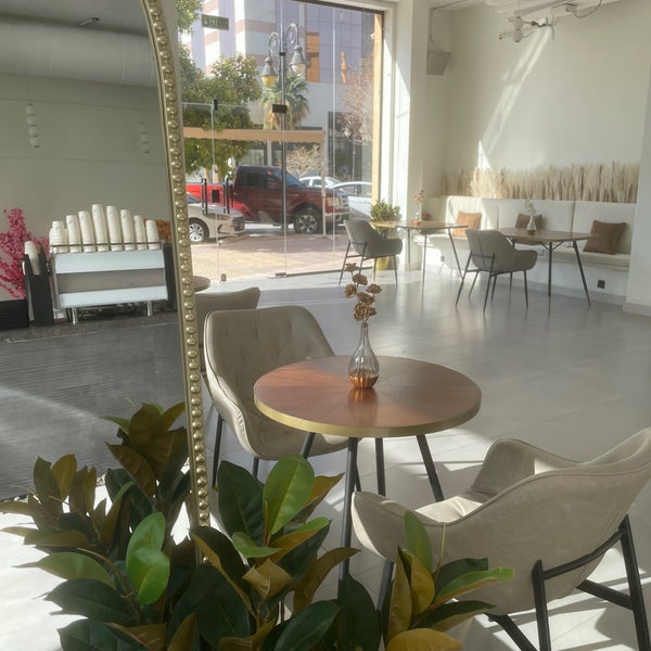 รูปภาพถ่ายที่ M71 Cafe โดย Abdullah เมื่อ 8/10/2023