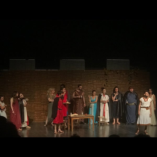 Foto diambil di Sahne Tozu Tiyatrosu Haldun DORMEN Sahnesi oleh 🦋 pada 6/25/2019