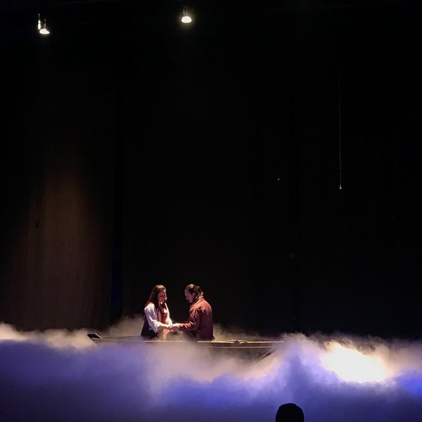 12/5/2021에 🦋님이 Sahne Tozu Tiyatrosu Haldun DORMEN Sahnesi에서 찍은 사진