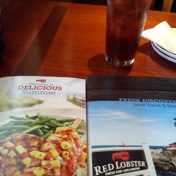 Photo taken at Red Lobster by Delia O. on 6/8/2013