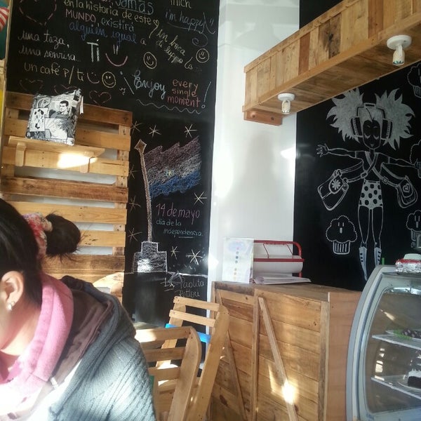 Foto scattata a Ser Feliz! - Tienda, Café &amp; Dulces da Jhoana L. il 5/27/2014