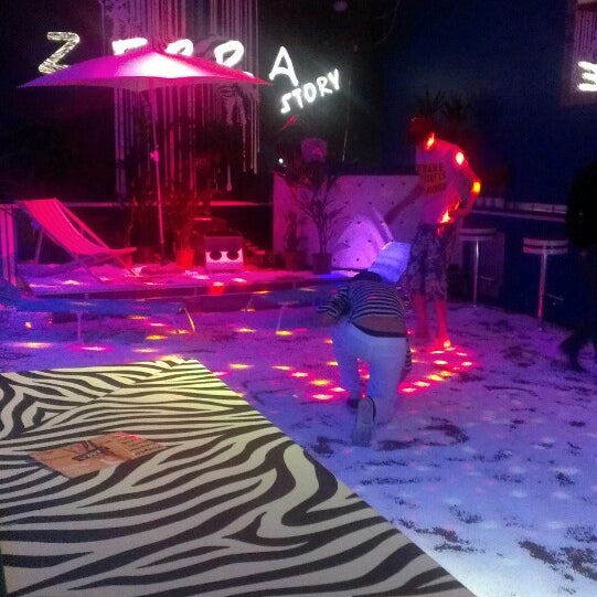 4/5/2013에 Marina B.님이 Zebra Story Club에서 찍은 사진