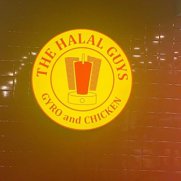 Photo taken at The Halal Guys by Lulu 🎶 on 9/30/2019
