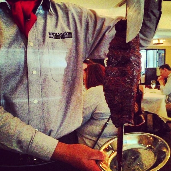 3/5/2013 tarihinde Nick M.ziyaretçi tarafından Estilo Gaúcho Brazilian Steakhouse'de çekilen fotoğraf