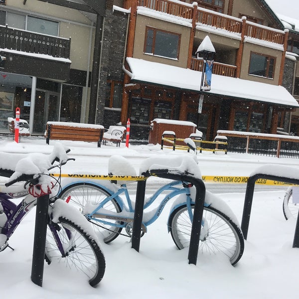 Photo prise au Town of Banff par Zuzana U. le10/3/2018