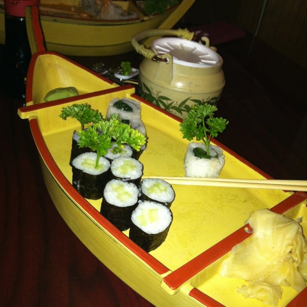 3/27/2013 tarihinde Laura A.ziyaretçi tarafından Fuji Sushi'de çekilen fotoğraf