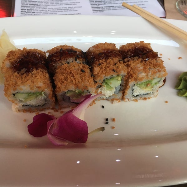 9/4/2017 tarihinde Brooke B.ziyaretçi tarafından Blue Sushi Sake Grill'de çekilen fotoğraf