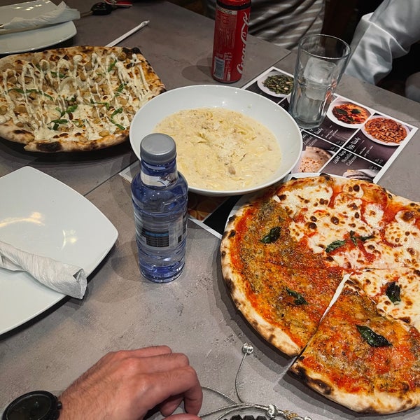 รูปภาพถ่ายที่ Pizza il Mio โดย MU เมื่อ 12/8/2022