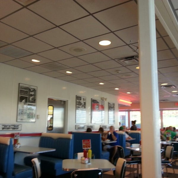 Foto tirada no(a) Blue Ribbon Diner- Mebane por Jeff T. em 8/30/2013