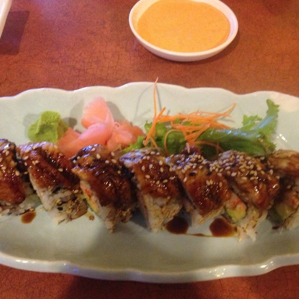 Снимок сделан в Tokyo Bay Sushi пользователем Brad M. 7/25/2013