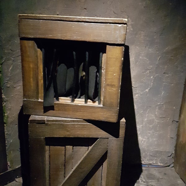 Photo taken at The London Dungeon by Ivita N. on 9/18/2017