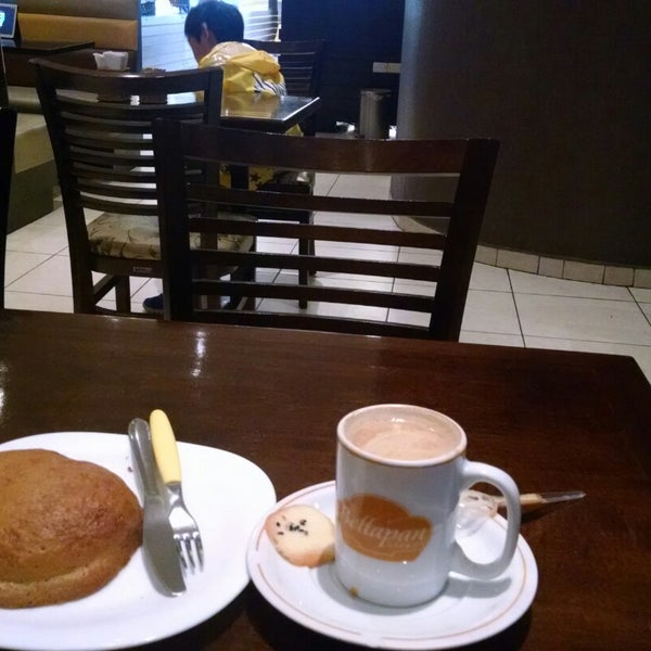 12/13/2014 tarihinde Solange R.ziyaretçi tarafından Bellapan Bakery'de çekilen fotoğraf