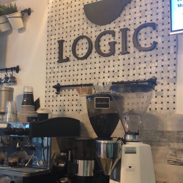 Photo prise au Logic cafe لوجك كافية par Aldafeeri le5/20/2019