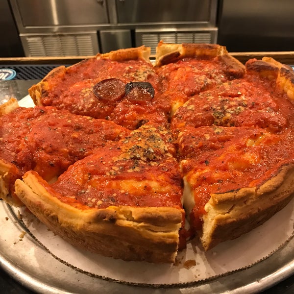 Foto tomada en PizzaPapalis of Greektown  por Sam K. el 3/30/2017