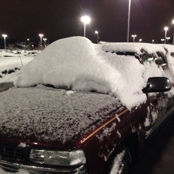2/14/2014 tarihinde Sam K.ziyaretçi tarafından PreFlight Airport Parking'de çekilen fotoğraf