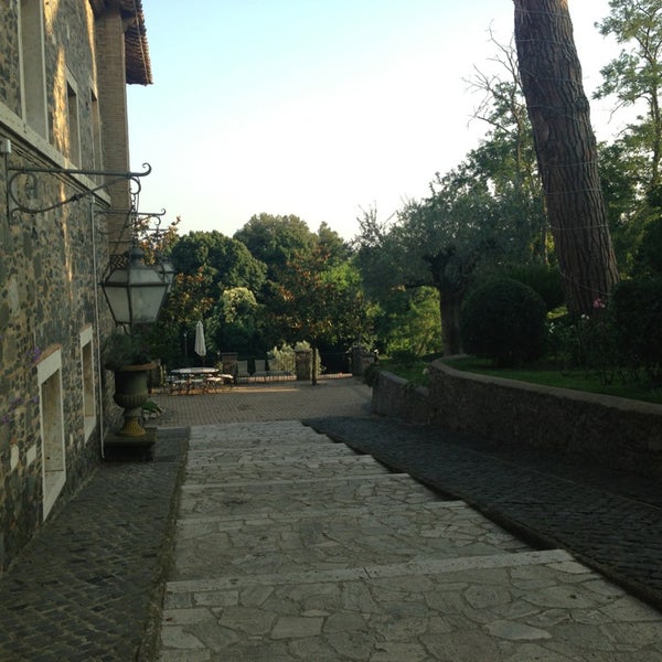 Снимок сделан в Castello Della Castelluccia Hotel Rome пользователем Jon H. 7/15/2013