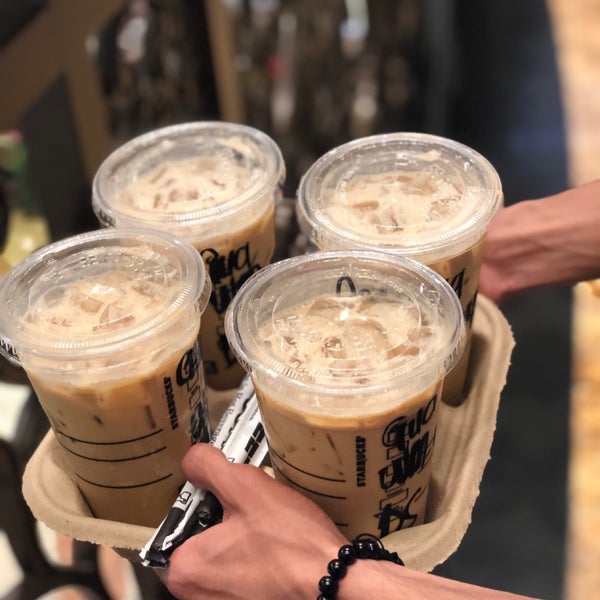 Photo prise au Starbucks par HS le8/17/2019