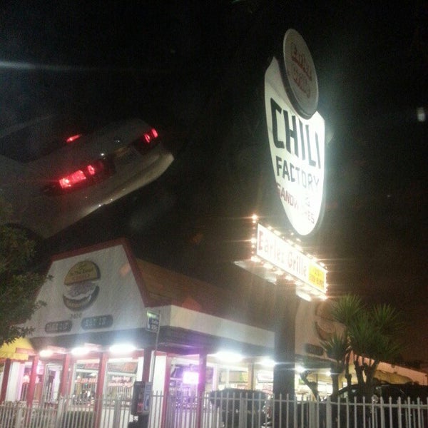 รูปภาพถ่ายที่ Earlez Grill โดย Meltdown C. เมื่อ 12/8/2012
