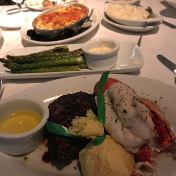 Photo taken at Ruth&#39;s Chris Steak House by Fausto R J. on 1/22/2019