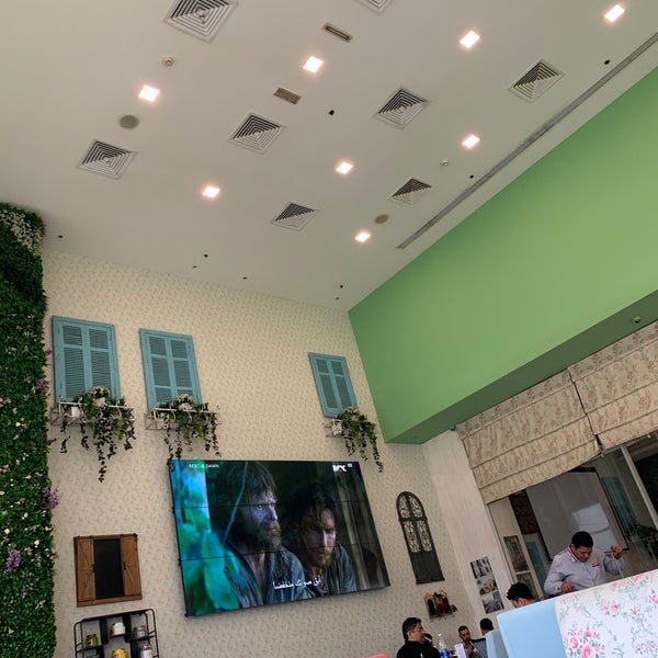 Das Foto wurde bei Keif Restaurant Open 24/7 von Lama.colsed am 4/11/2019 aufgenommen