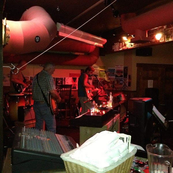 7/11/2013에 JEM님이 Craggy Range Bar &amp; Grill에서 찍은 사진