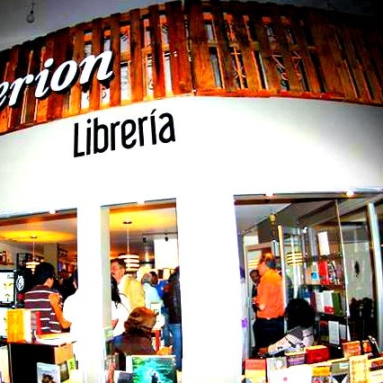 2/19/2014 tarihinde Hyperión Libreríaziyaretçi tarafından Hyperión Librería'de çekilen fotoğraf