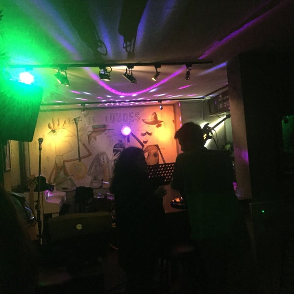 Foto diambil di Dudes Cocktails, Rooms &amp; More oleh Celil pada 9/21/2018