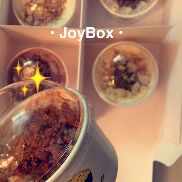 I have tried Nutella, cinnamon, cheesecake, lotus, all are delicious  but I say stick to the original orange blossom add Konafah and pistachio topping, u'll be in heaven!! 😻💕