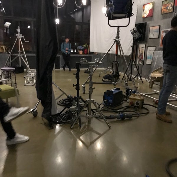 Foto diambil di Studio 212 oleh Vivien N. pada 3/27/2018