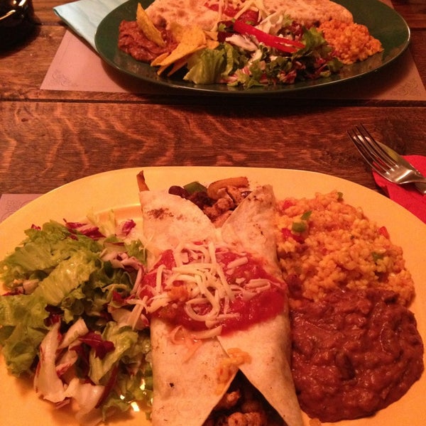 Photo taken at Restaurante Mexicano La Concha by Neno S. on 5/18/2013
