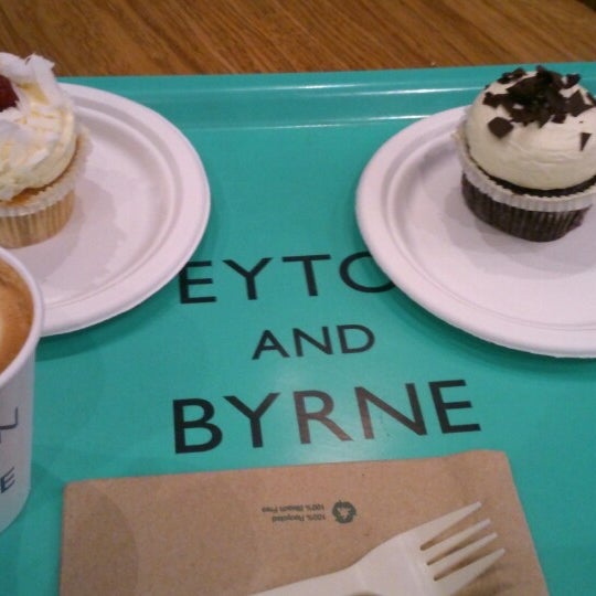 รูปภาพถ่ายที่ Peyton and Byrne โดย S T. เมื่อ 2/19/2014
