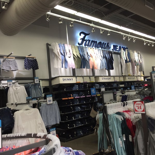 Old Navy Clothing Store in Oshawa