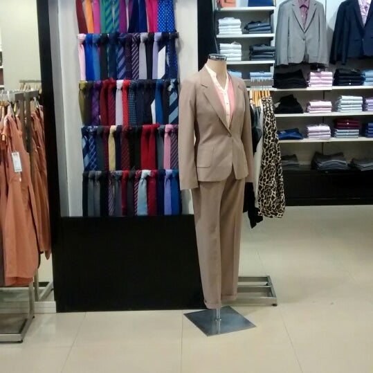 vans store kamla nagar