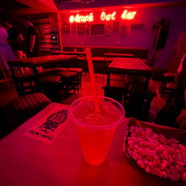 Photo prise au Drunk Owl Bar par ARA le8/3/2022