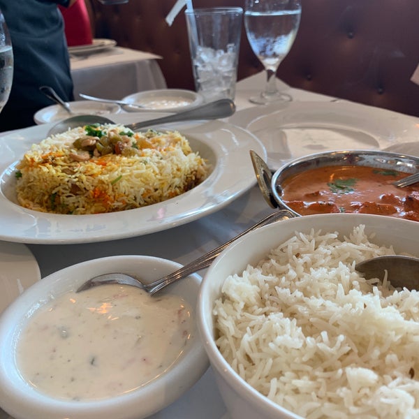 Das Foto wurde bei Zaika Indian Restaurant von س . am 8/21/2019 aufgenommen