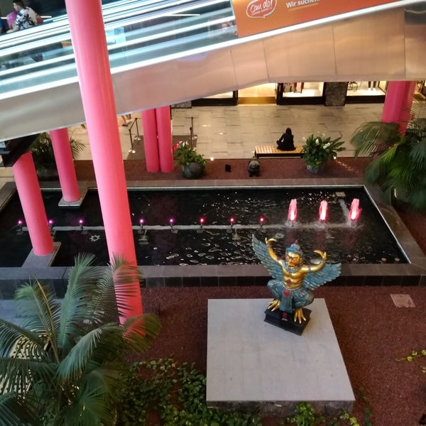 รูปภาพถ่ายที่ Siam Mall โดย Ramzes 4. เมื่อ 9/23/2018