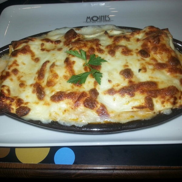Das Foto wurde bei Moines Cafe &amp; Fine Dining von BÜŞRA am 11/16/2013 aufgenommen