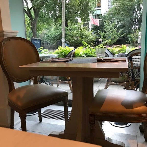 8/17/2017にsantagatiがColette Grand Caféで撮った写真
