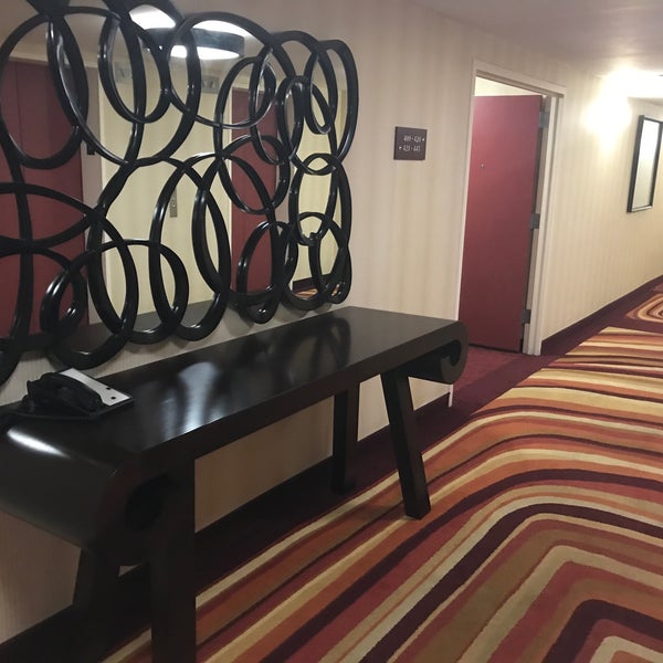Das Foto wurde bei Washington Plaza Hotel von santagati am 9/22/2017 aufgenommen