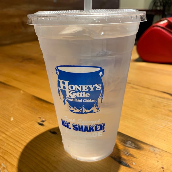 Photo taken at Honey&#39;s Kettle Fried Chicken by santagati on 11/4/2018