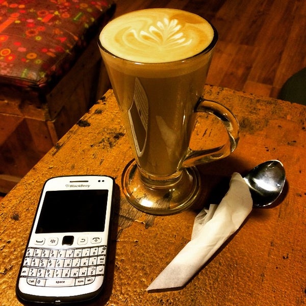 5/5/2015にrohibur r.がFolks Coffee and Tea Houseで撮った写真